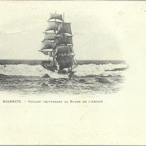 VOILIER TRAVERSANT LA BARRE DE L'ADOUR