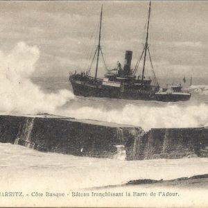 - Côte Basque - Bâteau franchissant la Barre de l'Adour