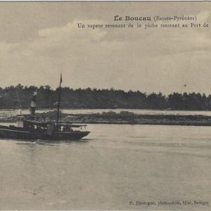 (Basses-Pyrénées) Un vapeur revenant de la pèche rentrant au Port de Bayonne