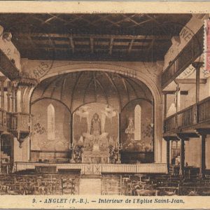 (P.-B.). Intérieur de l'Eglise Saint-Jean.