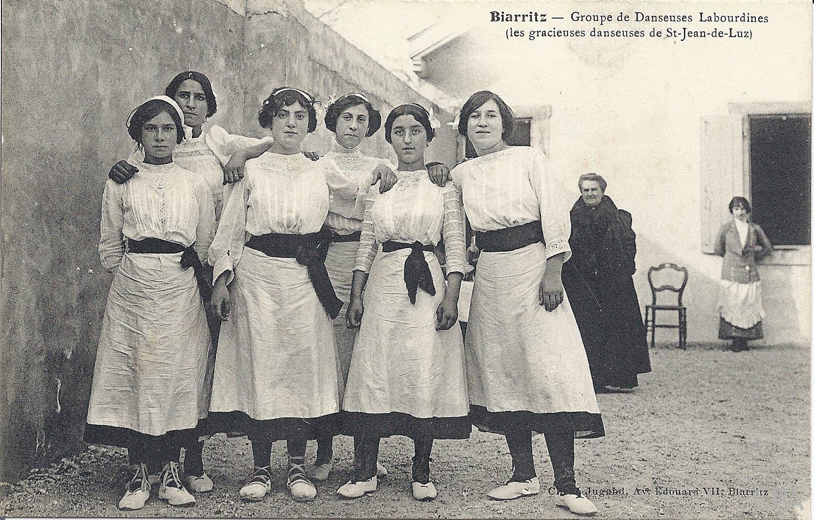 Groupe de Danseuses Labourdines (les gracieuses danseuses de St-Jean-de-Luz)