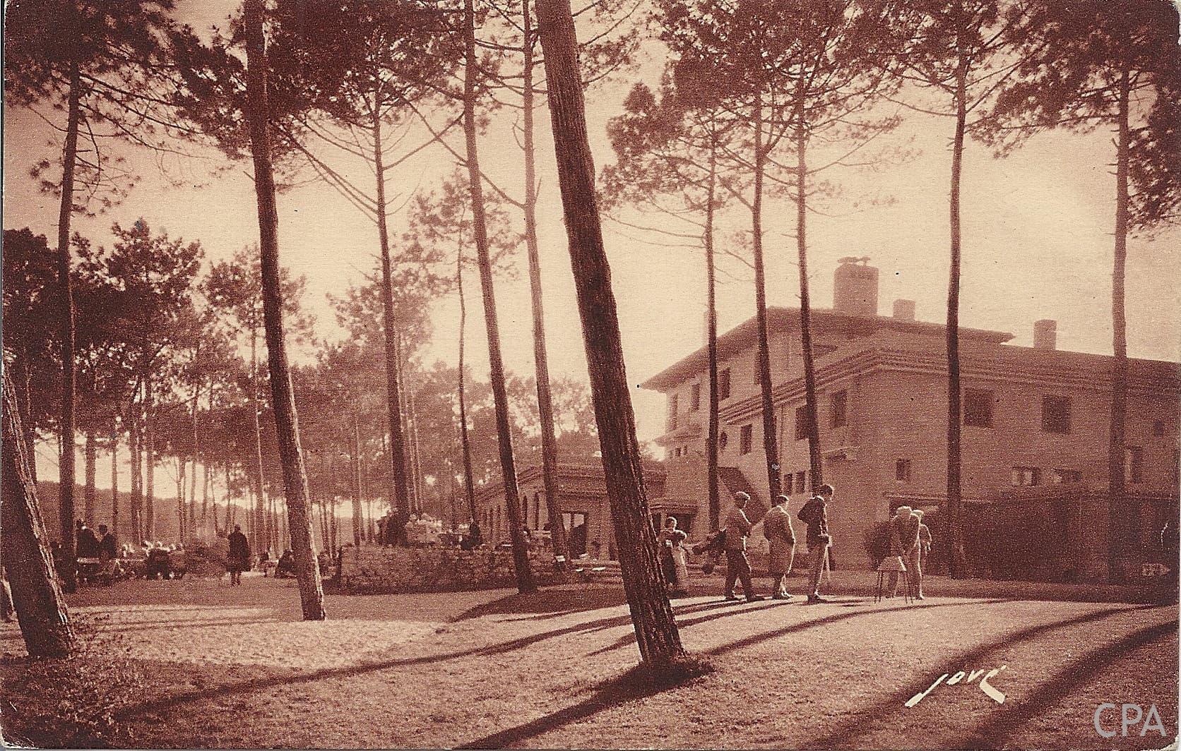 TOUTE LA FRANCE LE PAVILLON DU COUNTRY-CLUB DE CHIBERTA (B.-P.) Départ du N°10 - Departure fromthe N° 10