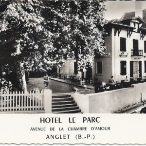 HOTEL LE PARC avenue de la Chambre d'Amour