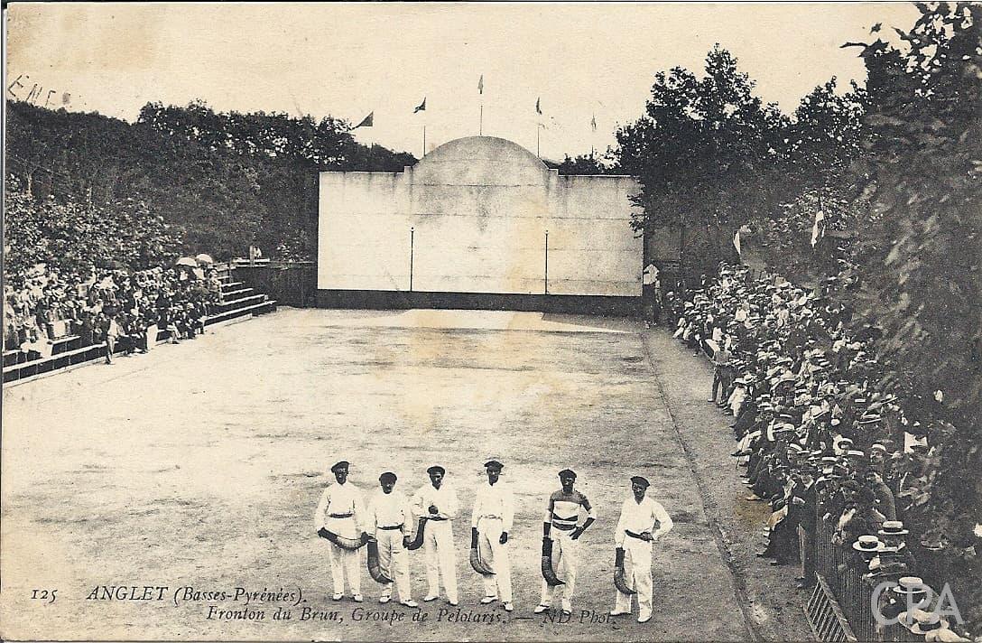 ANGLET (Basses-Pyrénées). - Fronton du Brun, Groupe de Pelotaris – Image 3
