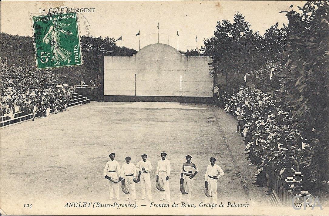 ANGLET (Basses-Pyrénées). - Fronton du Brun, Groupe de Pelotaris – Image 2