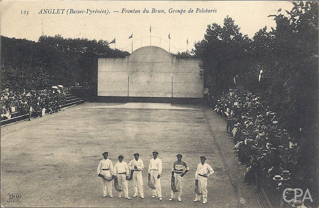 ANGLET (Basses-Pyrénées). - Fronton du Brun, Groupe de Pelotaris