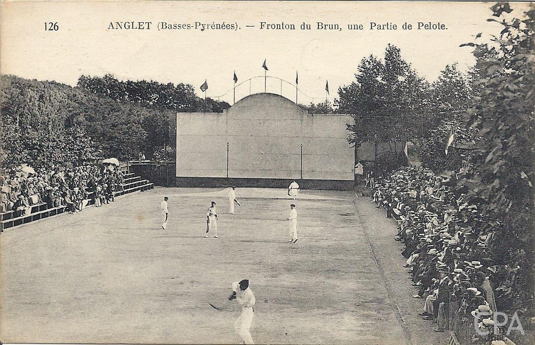 ANGLET (Basses-Pyrénées). - Fronton du Brun, une Partie de Pelote.
