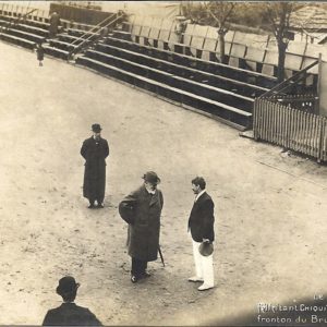 LE ROI D'ANGLETERRE félicitant Chiquito, à la partie de pelote fronton du Brun à ANGLET