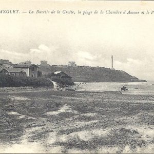 La Buvette de la Grotte, La plage de la Chambre d'Amour et le Phare