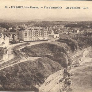 BIARRITZ (Côte Basque) Vue d'Ensemble - les Falaises