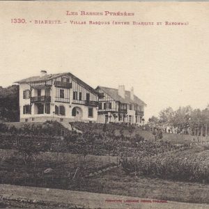 LES BASSES PYRENEES -  BIARRITZ - VILLAS BASQUES (ENTRE BIARRITZ ET BAYONNE)