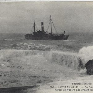 (B.-P.) La Barre du Boucau, Sortie de Navire par grosse mer.