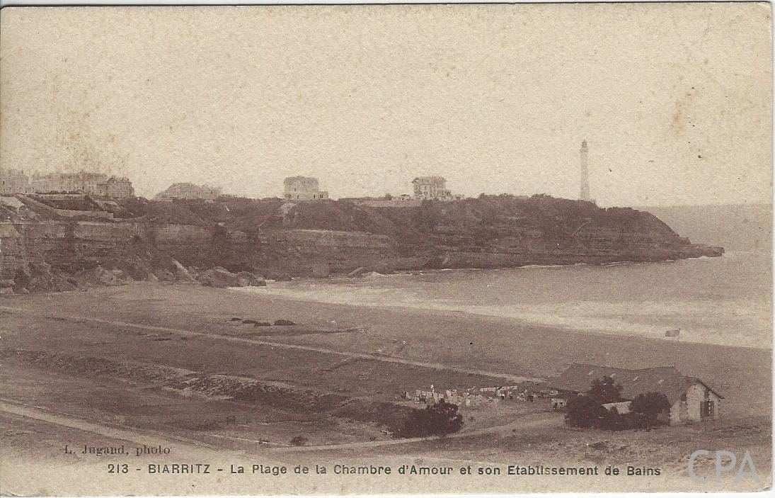 - La Plage de la Chambre d'Amour et son établissement de Bains