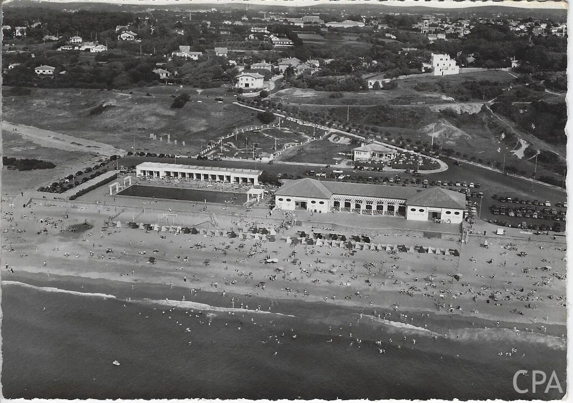 Côte Basque - ANGLET (B.-Pyr.) CHAMBRE-D'AMOUR - PLAGE 200 A - Le Salon de Thé de la Rotonde, la Piscine, l'Océan et le Golf - Vue aérienne