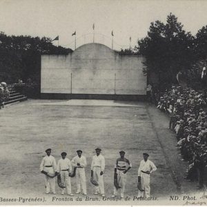 (Basses-Pyrénées). Fronton du Brun. Groupe de Pelotaris