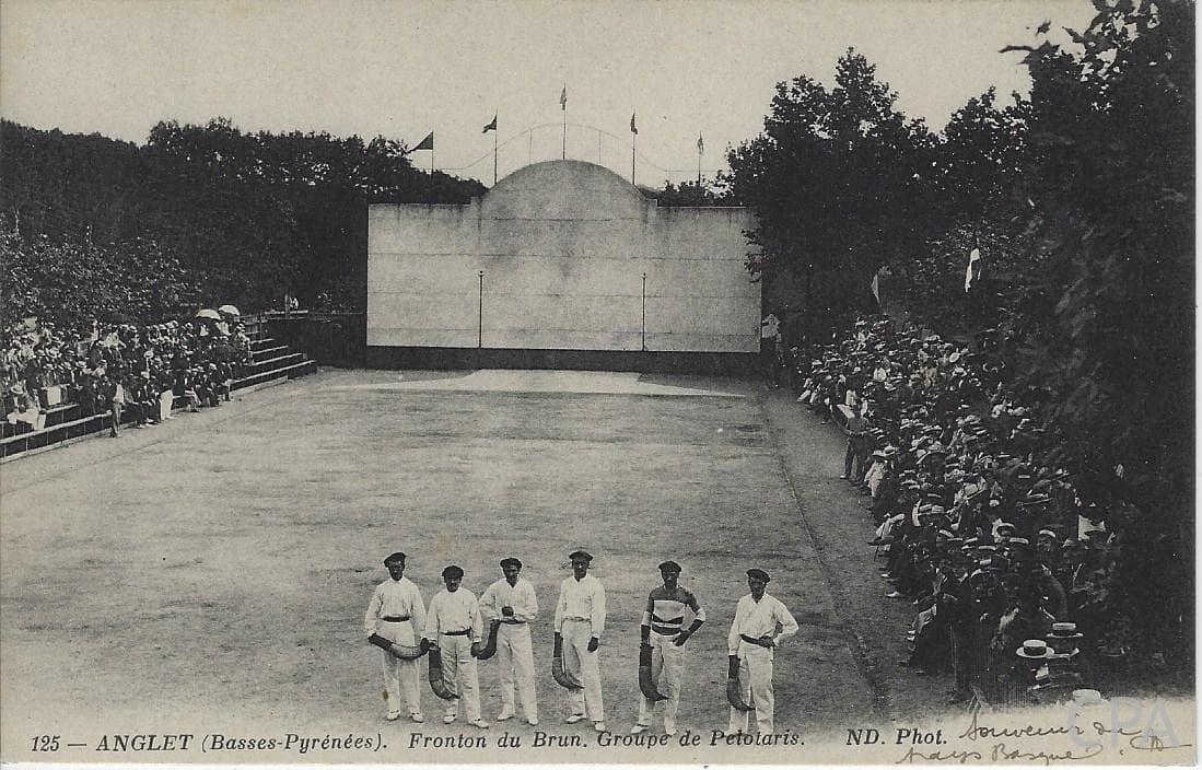 ANGLET (Basses-Pyrénées). - Fronton du Brun, Groupe de Pelotaris – Image 4