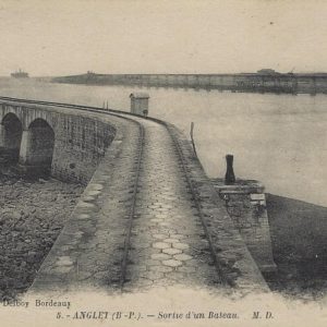 (B -P.). - Sortie d'un Bateau.