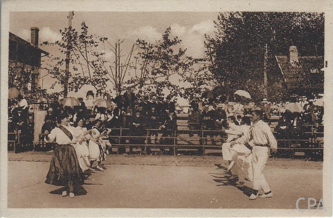 TYPES BASQUES DANSES DU LABOURD, LUZIENS ET LUZIENNES