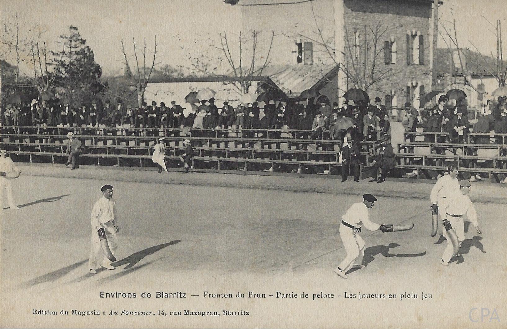 Fronton du Brun - Partie de pelote - Les joueurs en plein jeu