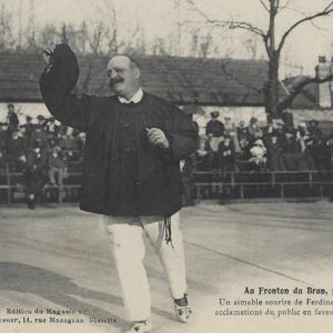 Au Fronton du Brun, près Biarritz Un aimable sourire de Ferdinand