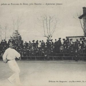 Partie de Pelote au Fronton du Brun, près Biarritz- Ayestaran jouant