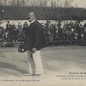 Ferdinand, le célébre chanteur-compteur, chantant aux parties de pelote du Fronton du Brun