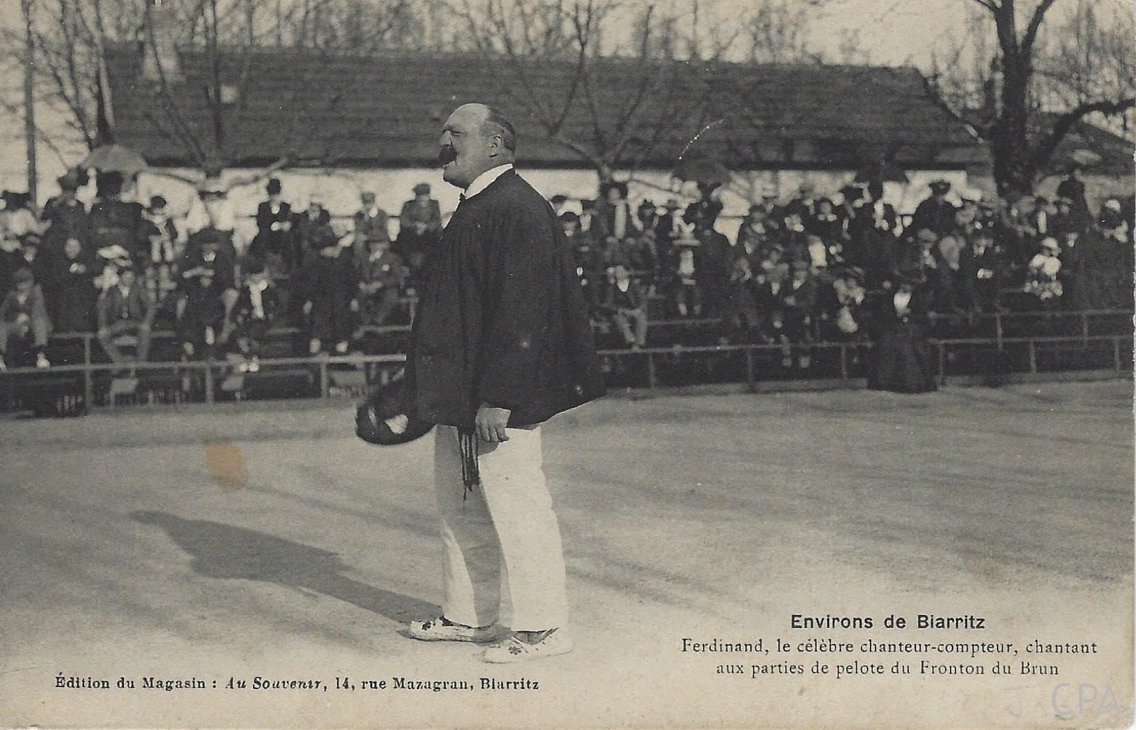 Ferdinand, le célébre chanteur-compteur, chantant aux parties de pelote du Fronton du Brun