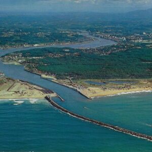 BAYONNE (Basses-Pyrénées) Vue générale et l'embouchure de l'Adour